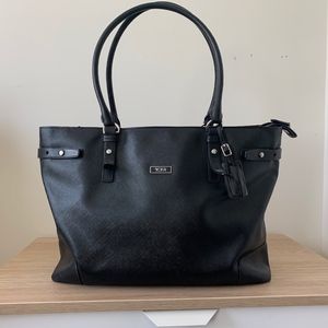 TUMI BUSINESS TOTE BLACK, LAPTOP SLEEVE INCLUDED
